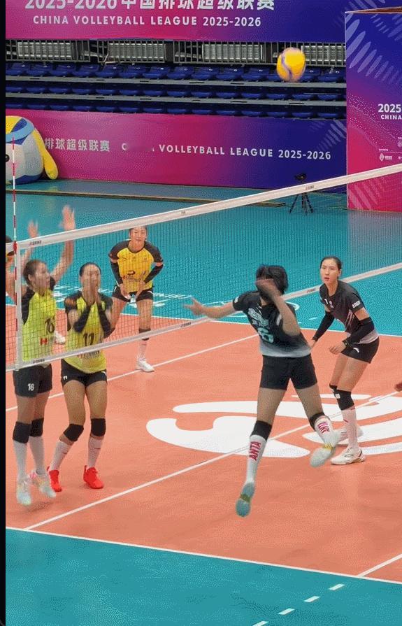 排超联赛2025-2026中国排球超级联赛北京女排输二赢三的比赛19岁的董禹含