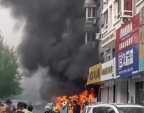皇姑区大火，区应急局回应记者。5月14日早7点左右，沈阳市皇姑区银山路附近，
