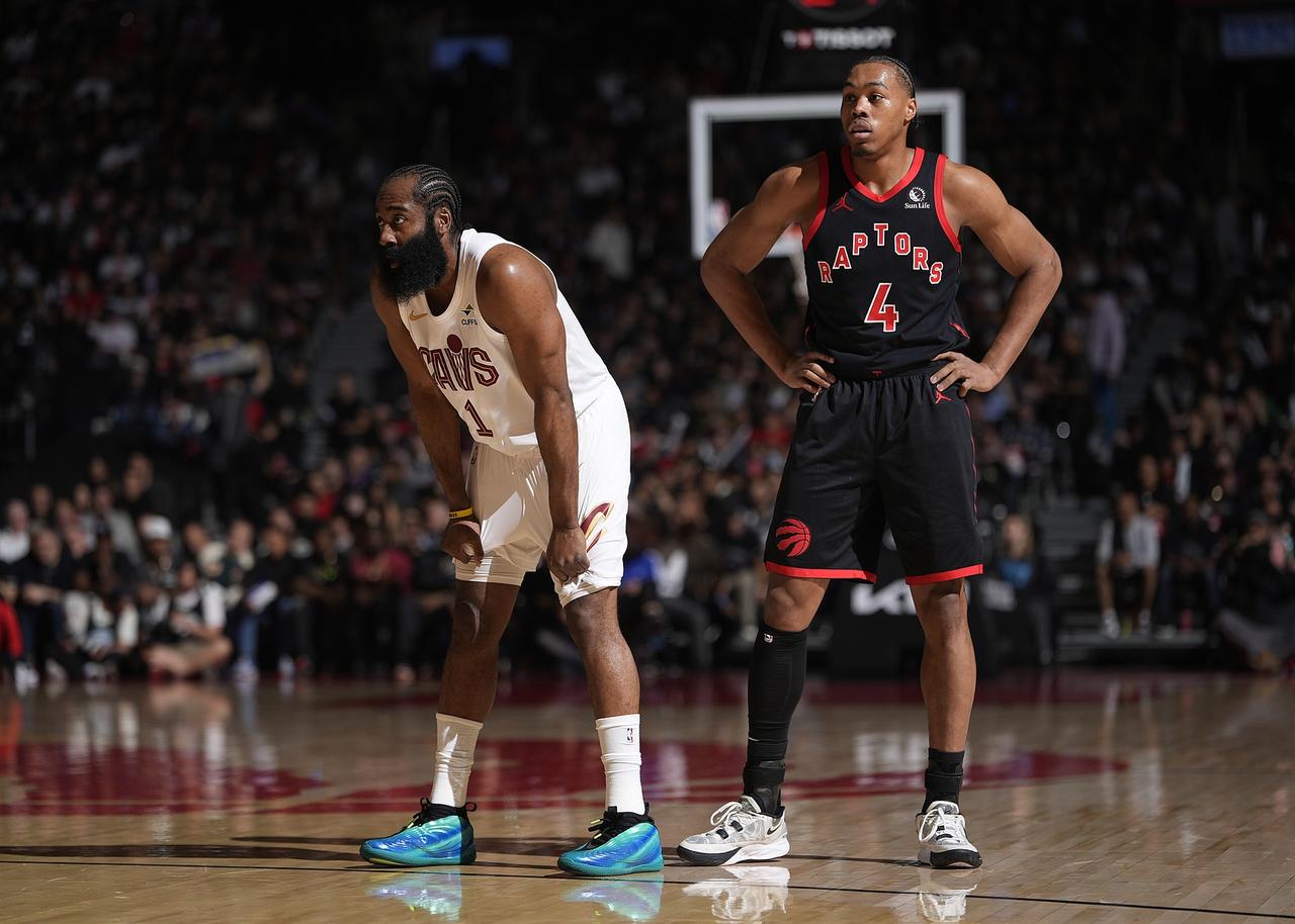 骑士、猛龙G4裁判报告：2分钟，7次错漏判！由于这场比赛时间不太友好，很多球