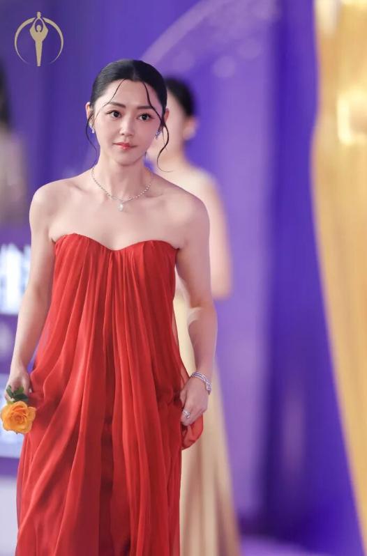 香港娱乐圈终于出了个可怕的演员那就是卫诗雅。卫诗雅入行已经有十八年时间。