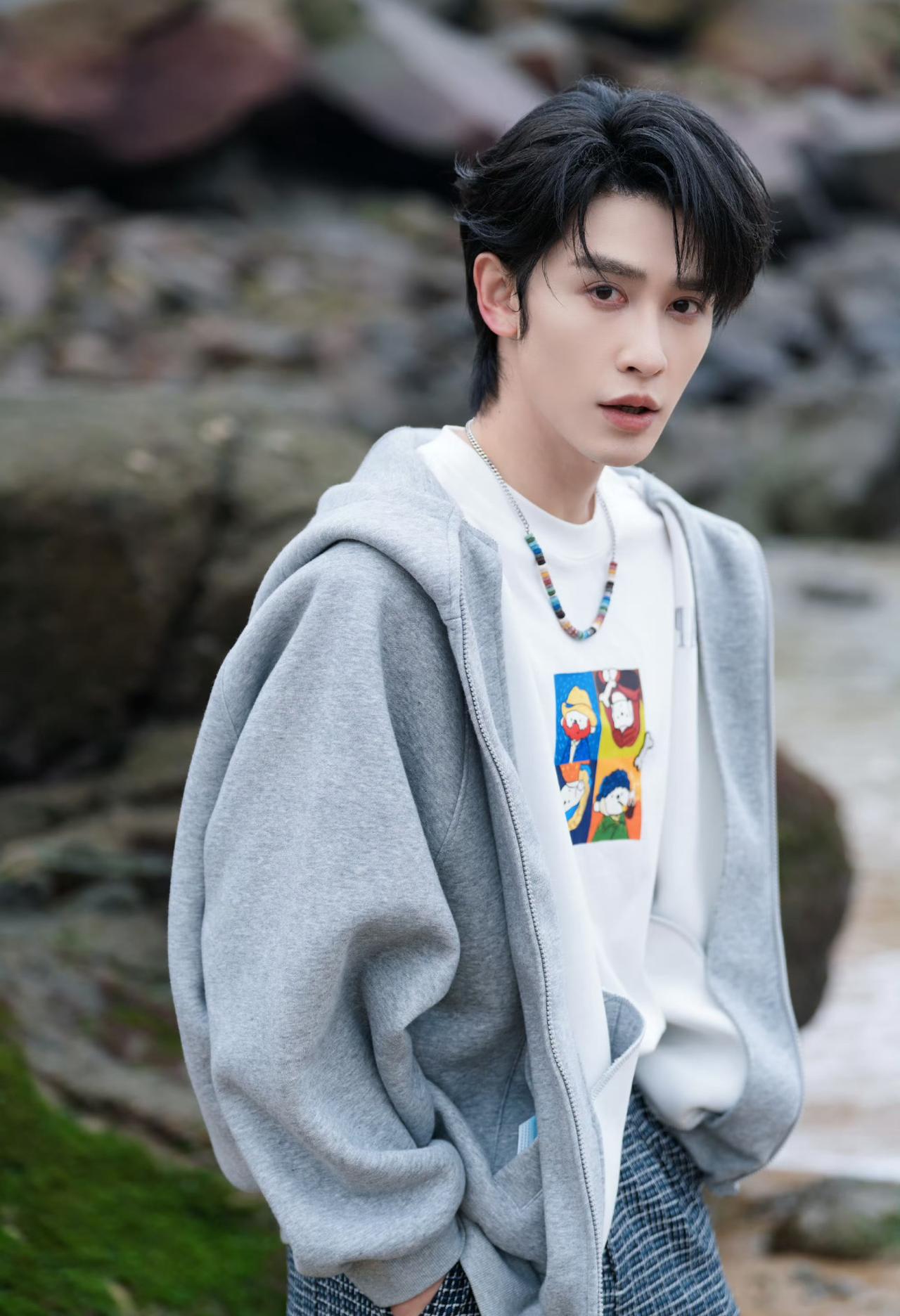 申浩男这人真经不起细扒因为越仔细扒，你就会发现，他其实是一个大智若愚的人