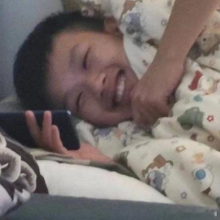 我这下真的彻底爱上楼孩我现在看他们物料直播都是下面这表情包咋整！！