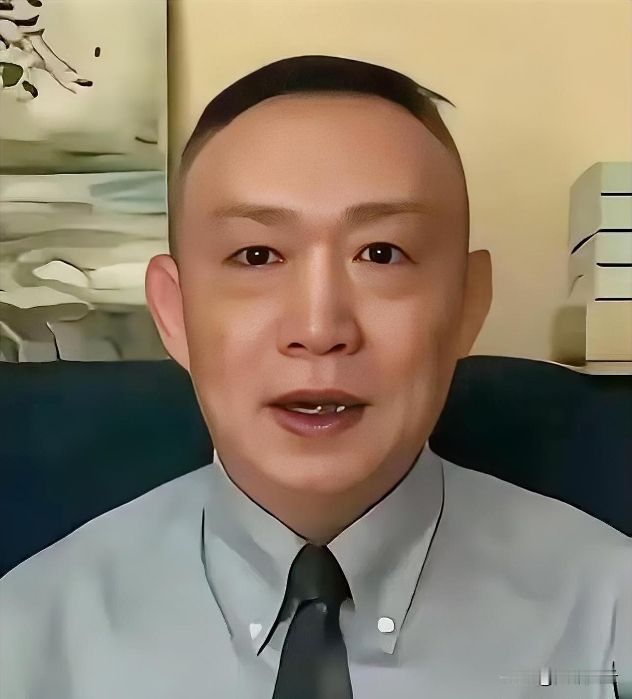 解释不清了！北京，一场公开活动上，学者卢麒元直接把话挑明，提出凡是参与立法和定规