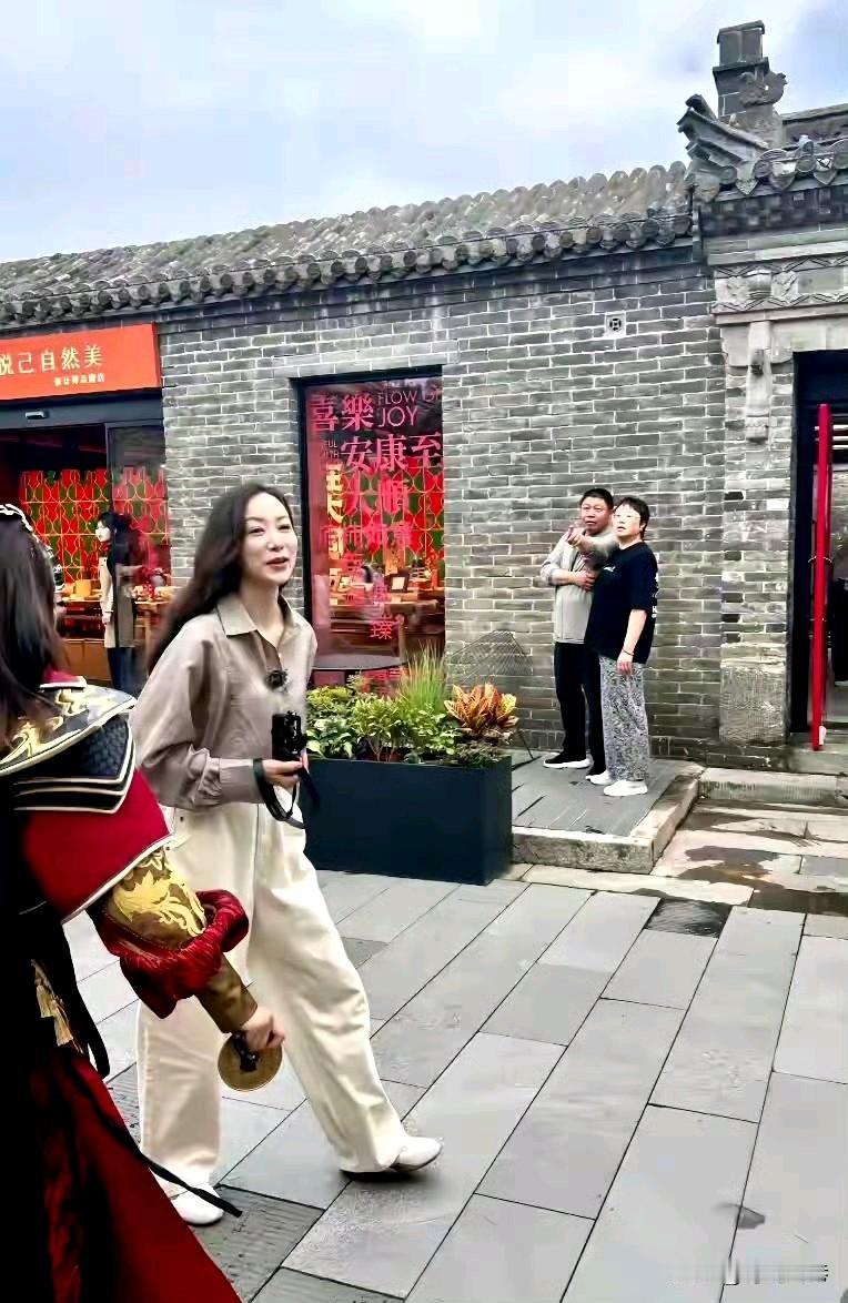 网友山西偶遇韩雪本人比电视上还要漂亮42岁的她气质还是那么优雅迷人​​​！女神