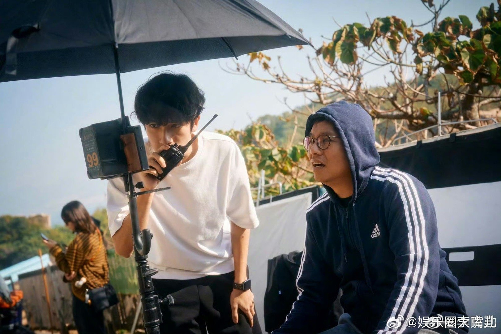 李克勤面对儿子也是没招了谈到新歌MV找儿子拍，李克勤坦言是为了给儿子一个机会。