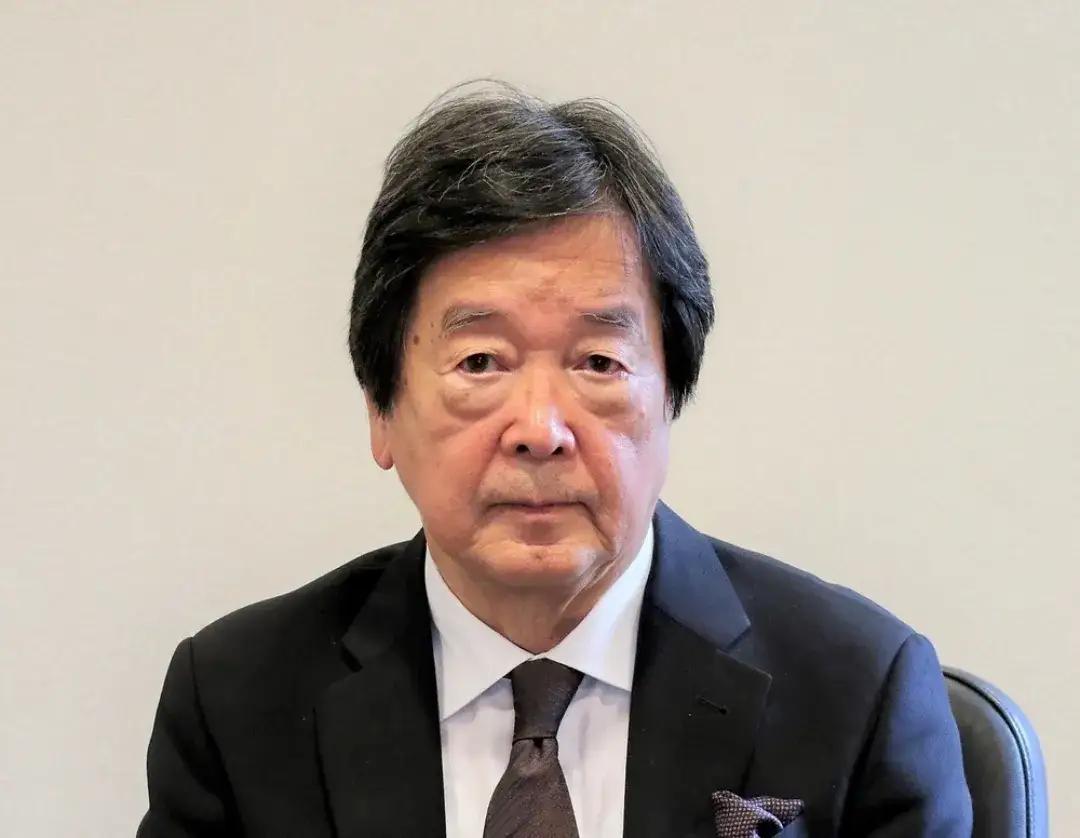 日本著名外交官、前外务副大臣田中均4月2日发文写道：“我听了特朗普的演讲。他的演