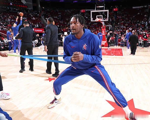 休斯顿火箭火箭￼明日主场迎战凯尔特人￼，芬尼-史密斯￼（伤情管理）预计缺席这