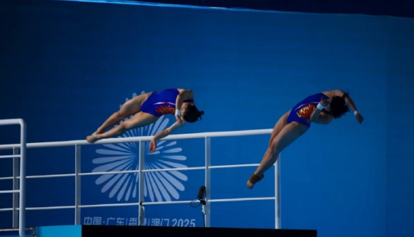 作为本届全运会最受关注的项目之一，跳水比赛首日便上演了精彩的“神仙打架”。在女子
