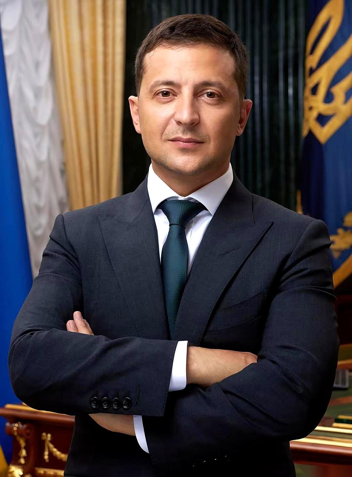 指望别人给你撑伞，多半等来的是一场倾盆大雨。真的。别傻了，把身家性命交到别人