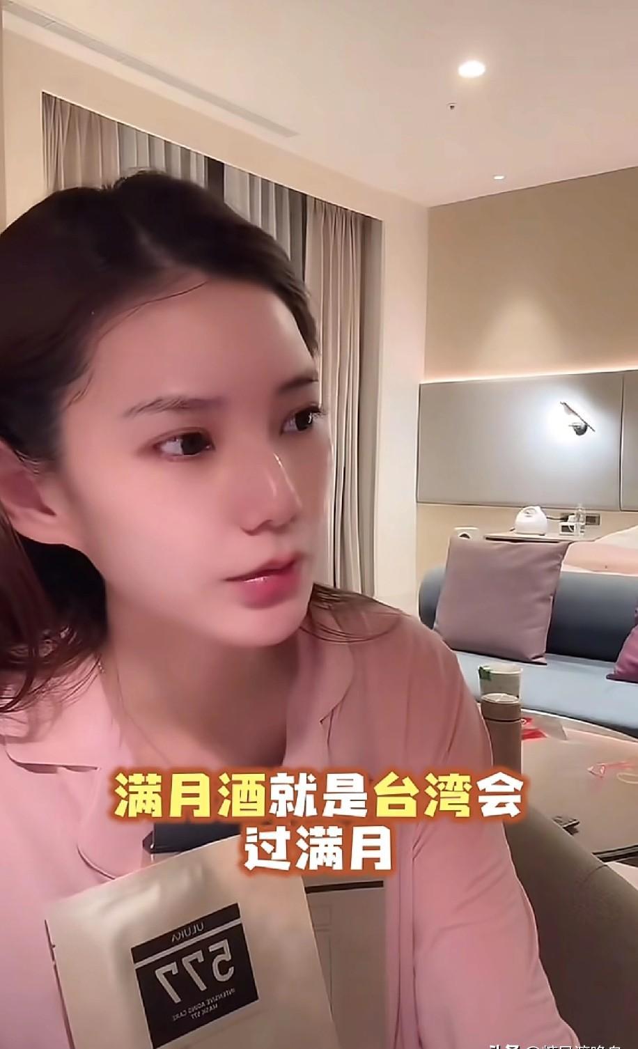 马小梅低头用力揉了揉鼻子，面对汪宝儿百日宴的提问，她眼神慌乱地挤出一句“不晓得”