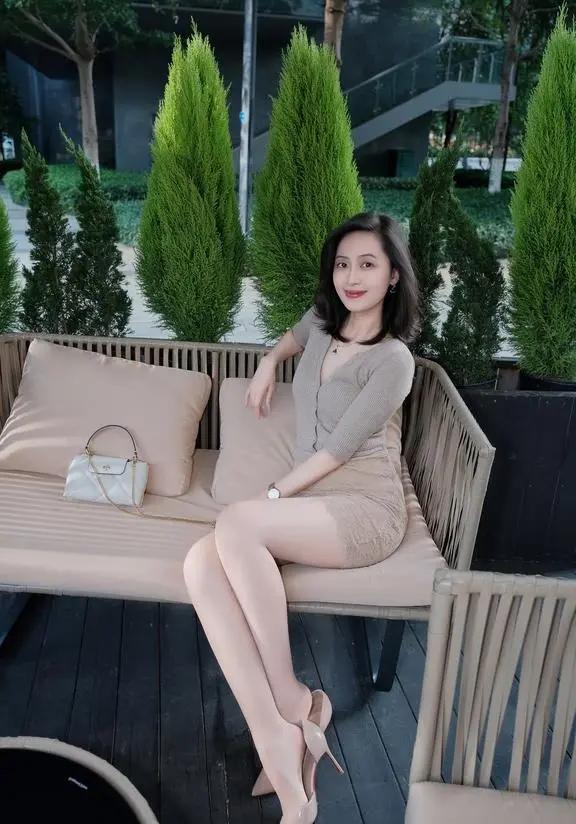 这是腿模吧，太攒劲了啦这身材。