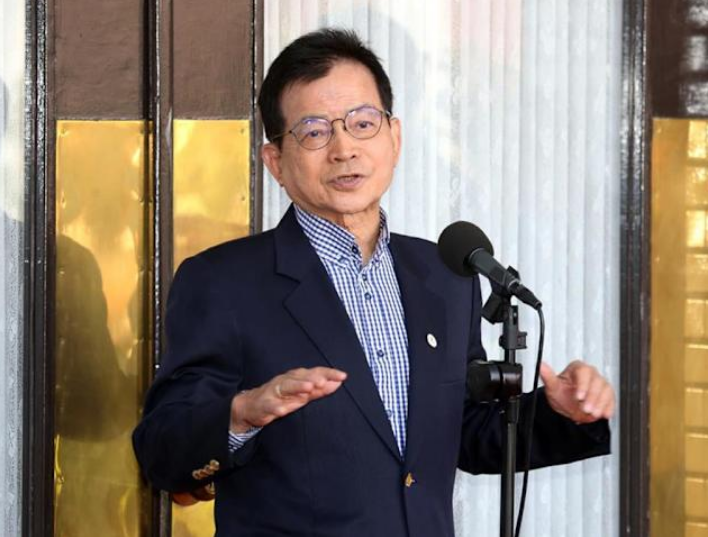 傅崐萁明年初卸任总召　传赖士葆接棒国民党团昨天（29日）下午举行干部交接，总