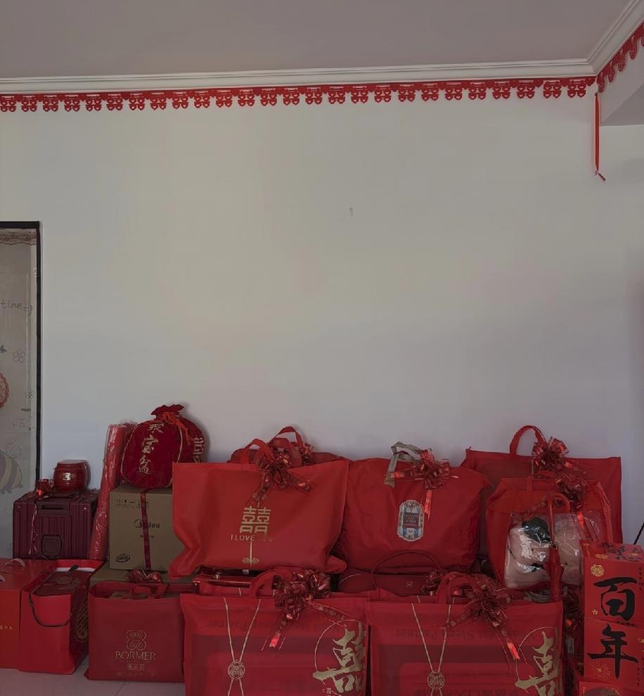 嫁妆从彩礼里扣，这事想想就觉得心酸。我们彩礼12.8万，还有2万离娘钱、1万买衣