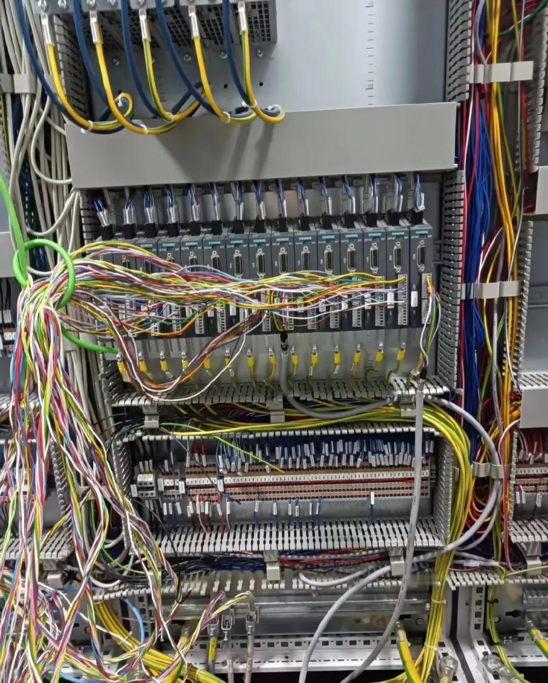 厂里9500元一月招了一个高级电气工程师，干了3天就自动离职了，连工资也不要就走