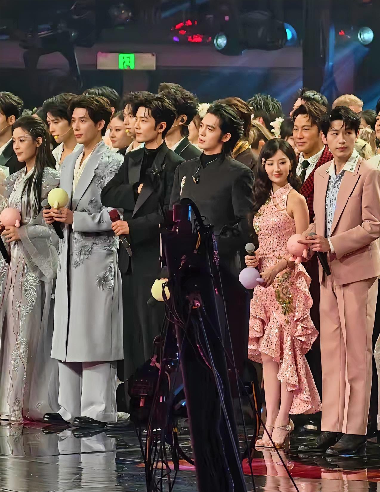 太吓人啦！想让孩子当明星的一定要看看！如今，身高163只能算刚及格。毛晓彤官