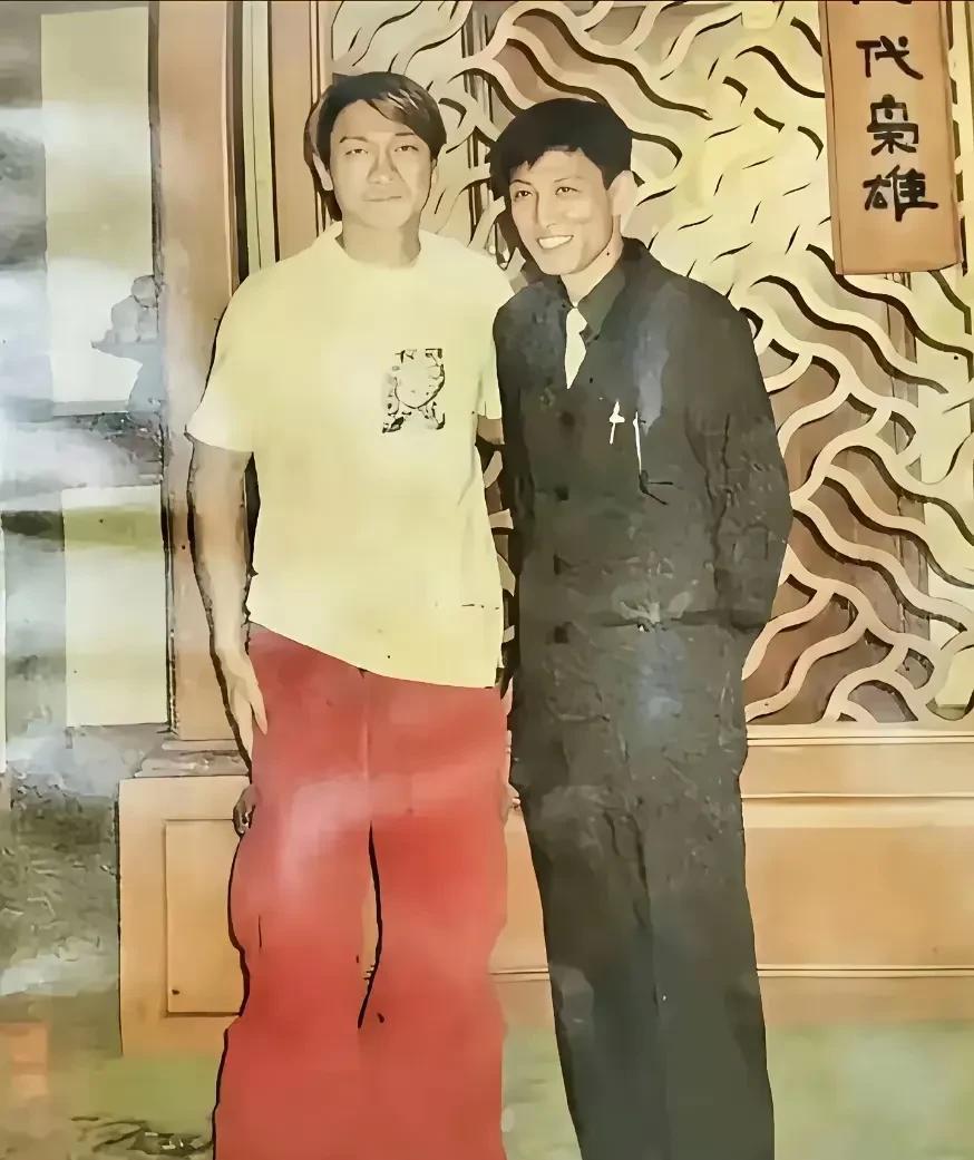 刘德华和刘涌。当年刘涌以300万港币请来刘德华演出。原计划唱30首歌，刘德华