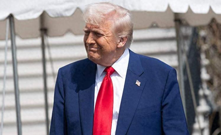 第22轮导弹雨砸下来了！伊朗用2吨重的超重型导弹为165名小学生复仇，美军在中东