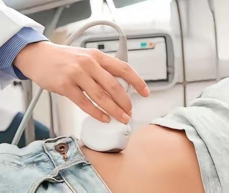 🌛河北，一女子做妇科体检，可医生刚检查完隐私部位，并未让她穿裤子，而是让实