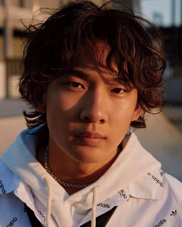 天选守护者苏翊鸣与其说苏翊鸣是天才，不如说他遇上了“神仙父母”！拒绝鸡娃模式，