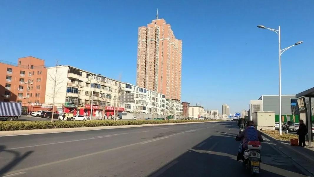 这世界上居然还有这样的公婆，俩老退休金一共八千，跟儿子媳妇住在隔壁楼栋，孙子是俩