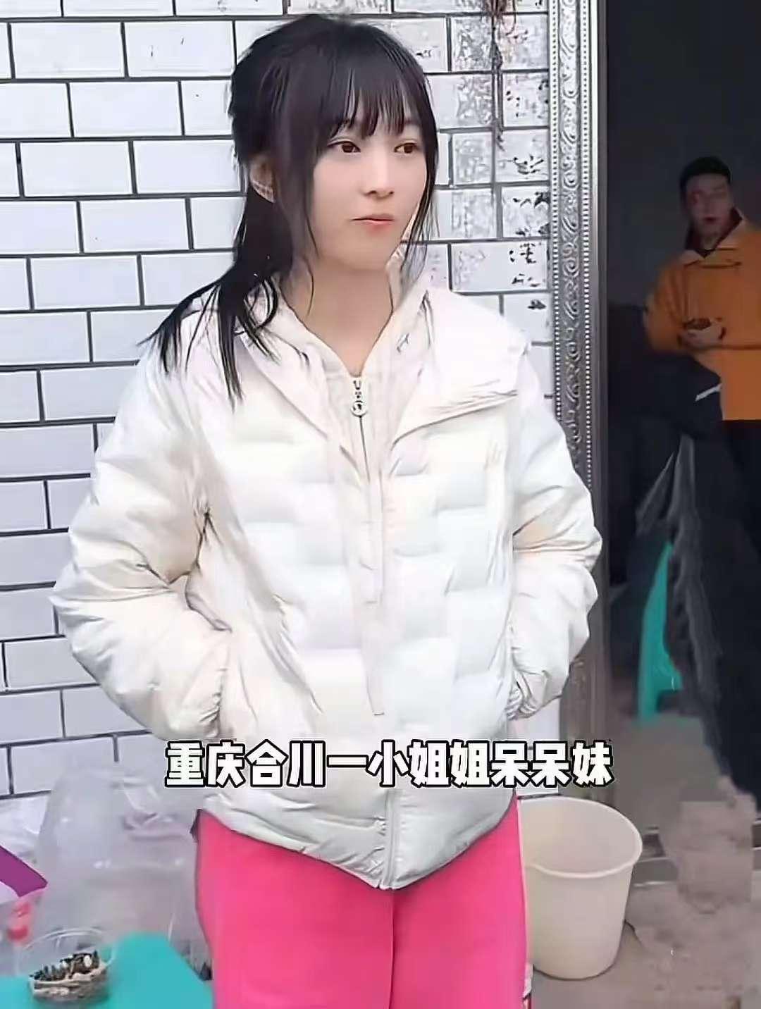 我问闺蜜，呆呆闯祸被爸妈骂了吗？是因为招来几千人太麻烦？闺蜜说，她粉丝从不到