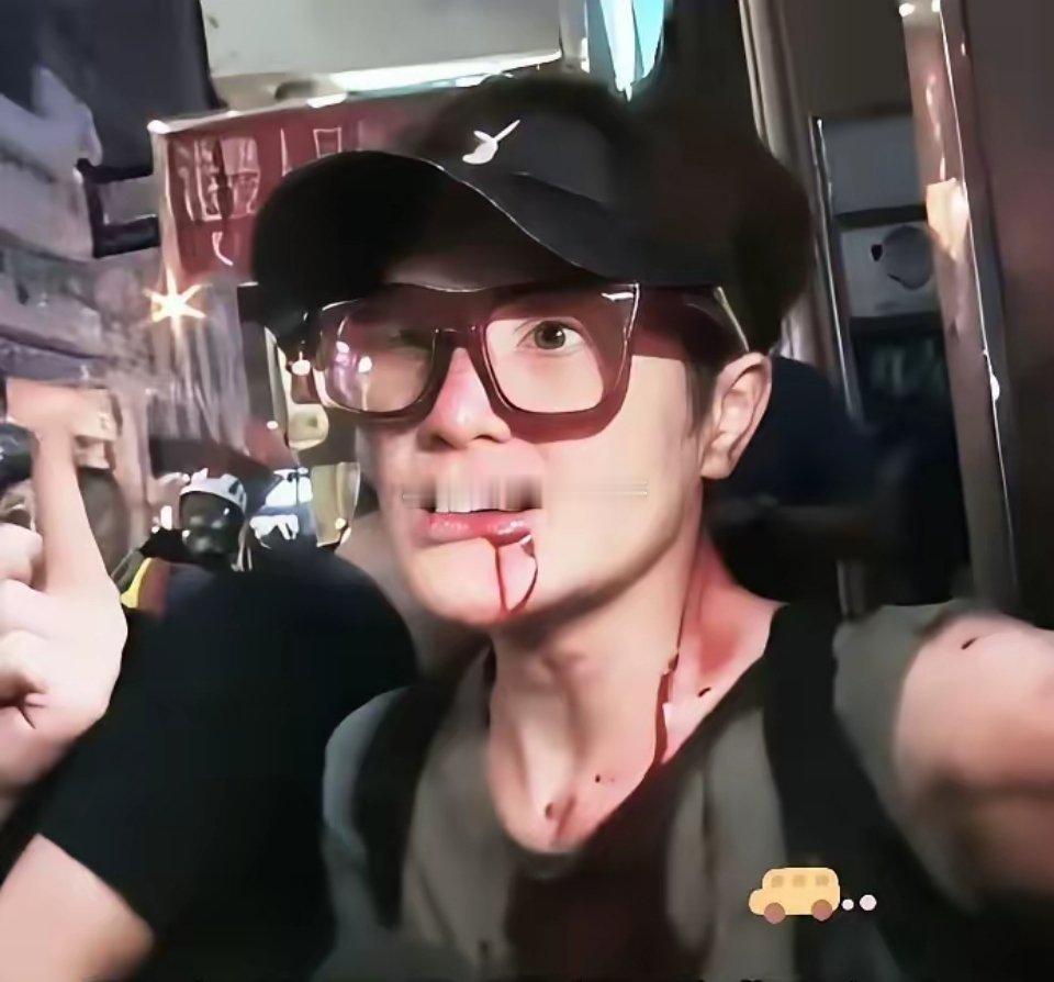 张敬轩那些烂事还有谁不知道？2015年的时候，香港议员蒋丽芸说：“香港的食用水离