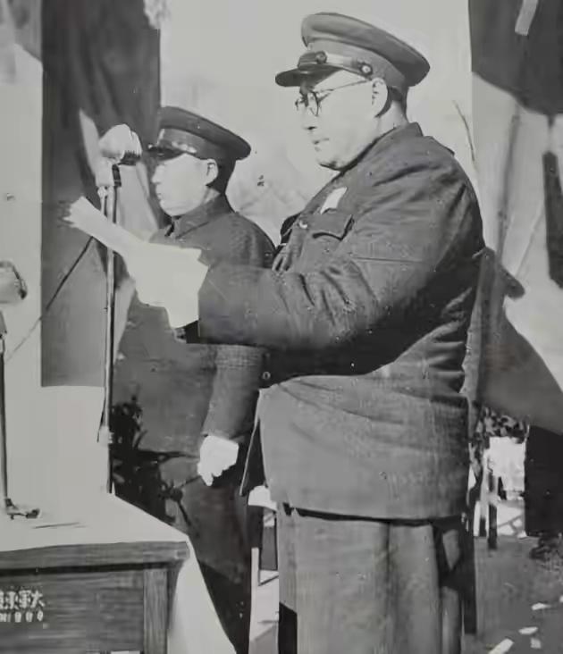 那年，77岁的刘伯承在北京开会时，失手打碎杯子。回家后，他对着家人长叹一声说：我