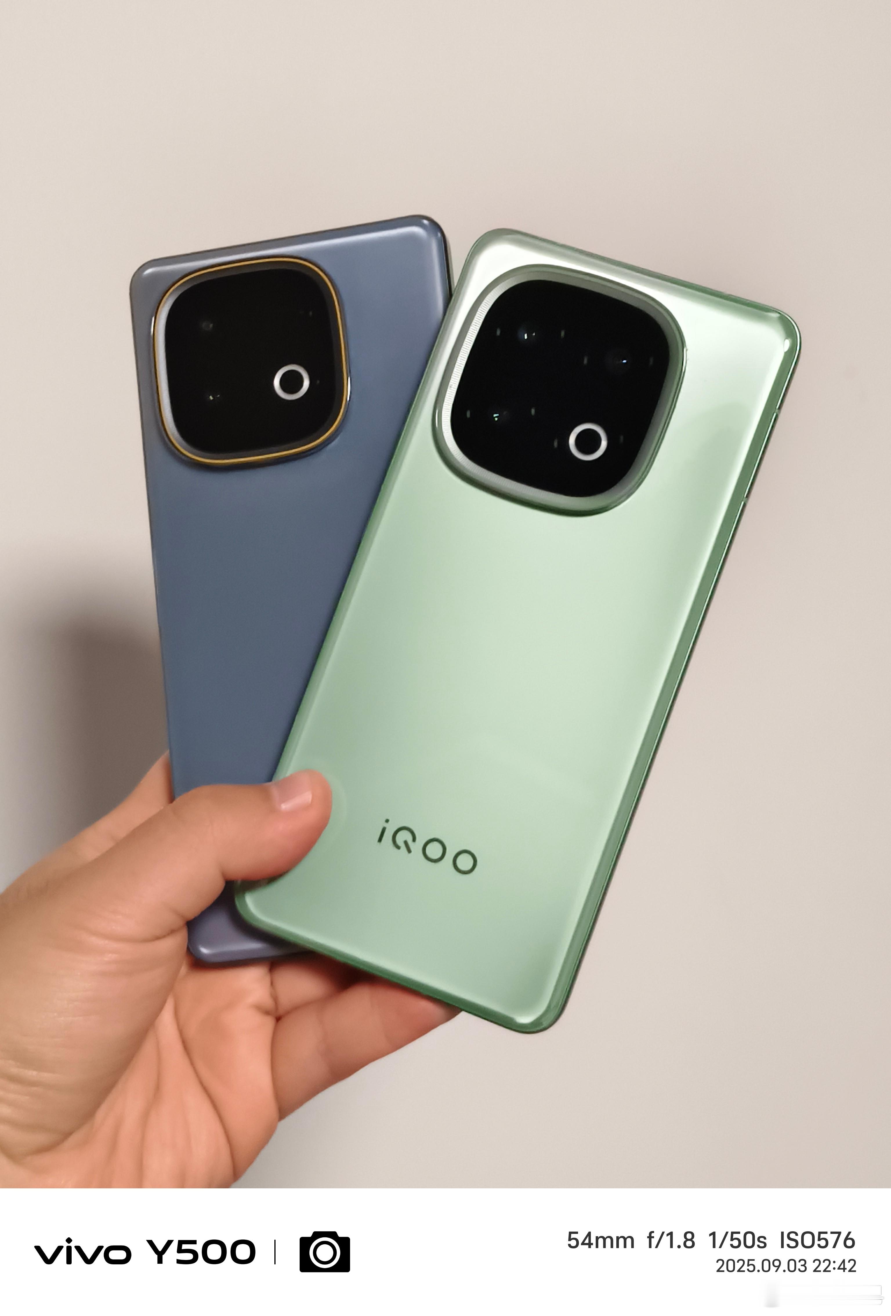 你们说iQOO15还会保持这样的设计ID吗？​​​