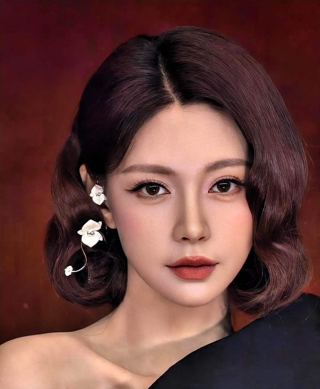 “脸越打越薄”成了沈梦辰的审美招牌。她把医美后遗症，包装成了个人特色。4月1