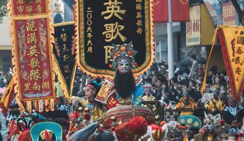 今年春节期间潮汕地区的爆火，成为无数国人旅游的首选目的地，其根本原因在于传统文化