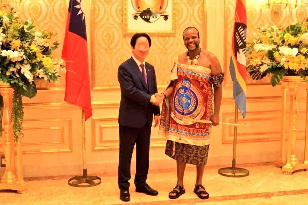 赖某原计划于4月22日率团前往非洲南部小国斯威士兰，参加该国国王58岁诞辰以及登