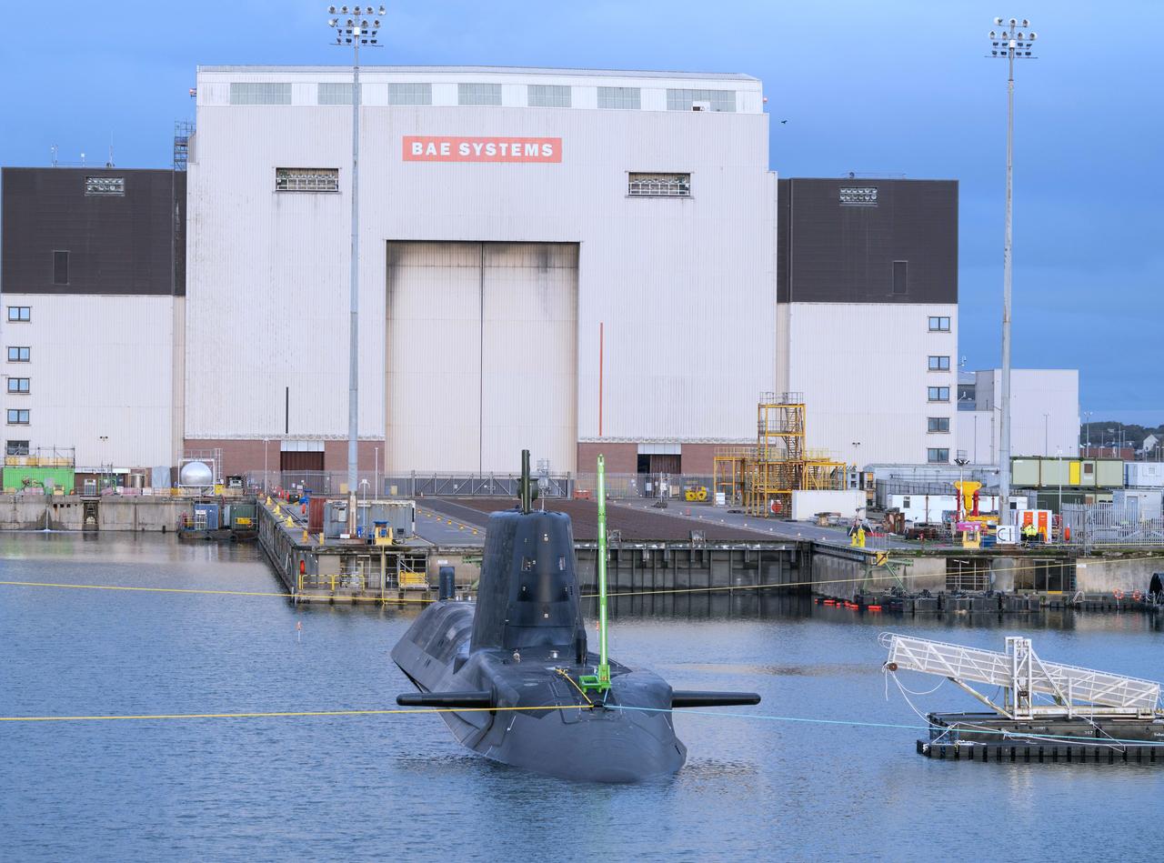 这是大英海军的机敏级核潜艇，是大英帝国的颜面，也可能是最后的颜面。个人认为以目前