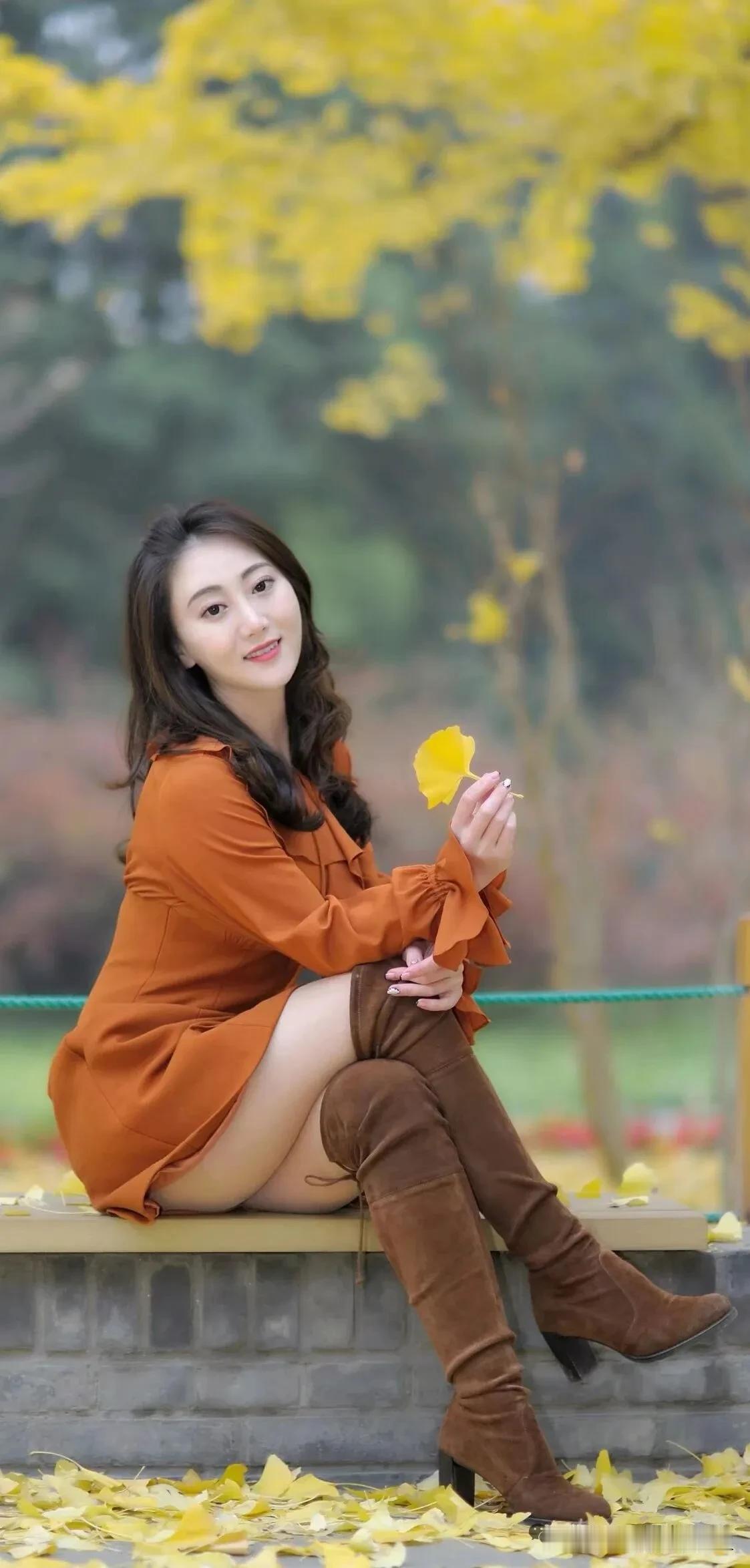 落叶美图当你不再跟任何人较劲，不回应、不接招、不反驳，便是人生最从容的姿态。不较