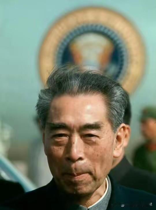 也不知道为何？每当看到周总理照片的时候我的眼中就饱含热泪内心充满了自豪与敬