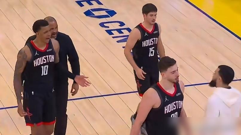 乌度卡场边怒吼申京，你没看错。那不是脾气，是驯化。顶级猎手撕开伪装，宣告权力。一