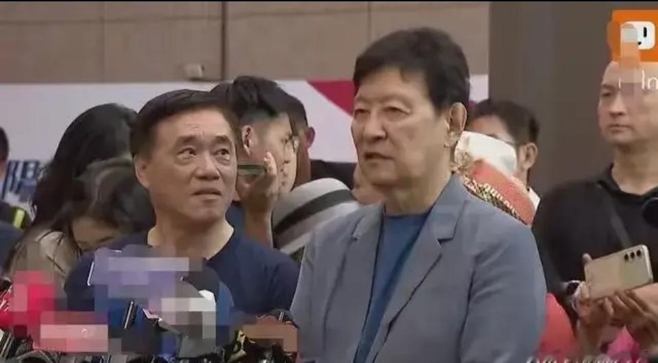 输得底裤都快没了，赵少康还能硬撑着教郝龙斌“装傻充愣”，这心态也是没谁了。竞