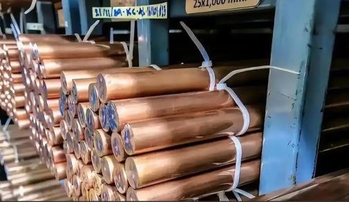 美国这次彻底蒙了，最近美国大量存积了铜，把铜价炒上天去了，中国也不打算惯着美国，