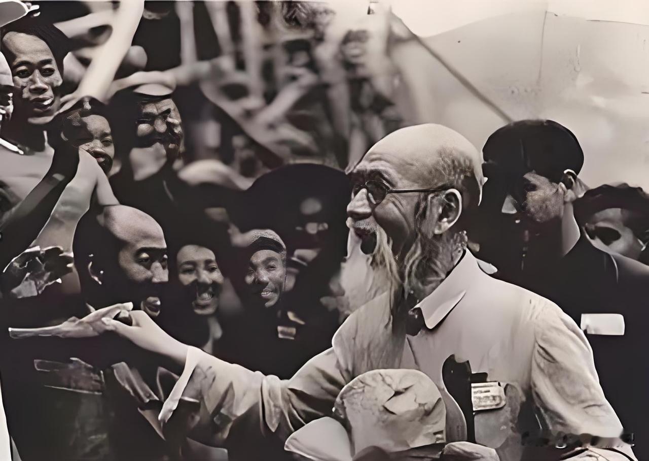 1931年，宋美龄和母亲去杭州玩，花了1.3万元，事后找浙江省政府报销，省主席张