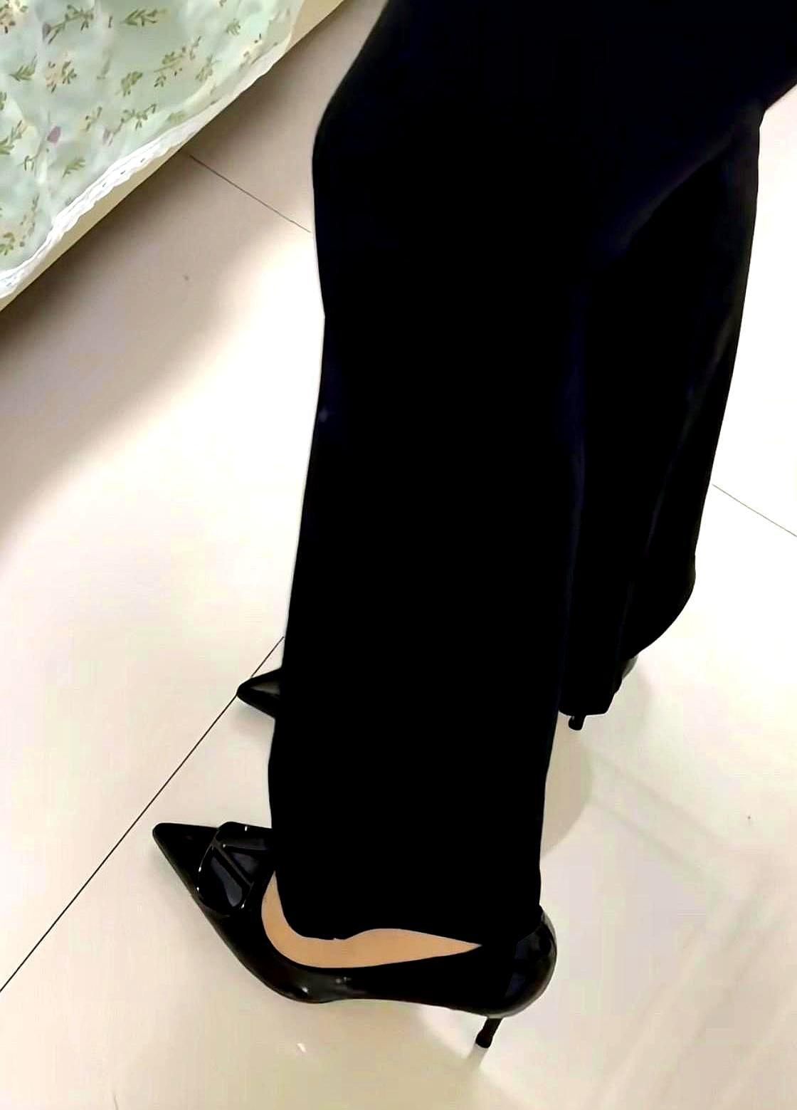 脚趾冻成紫萝卜，医生警告：再冻，你这神经就废了！你是不是也这样？为了风度，