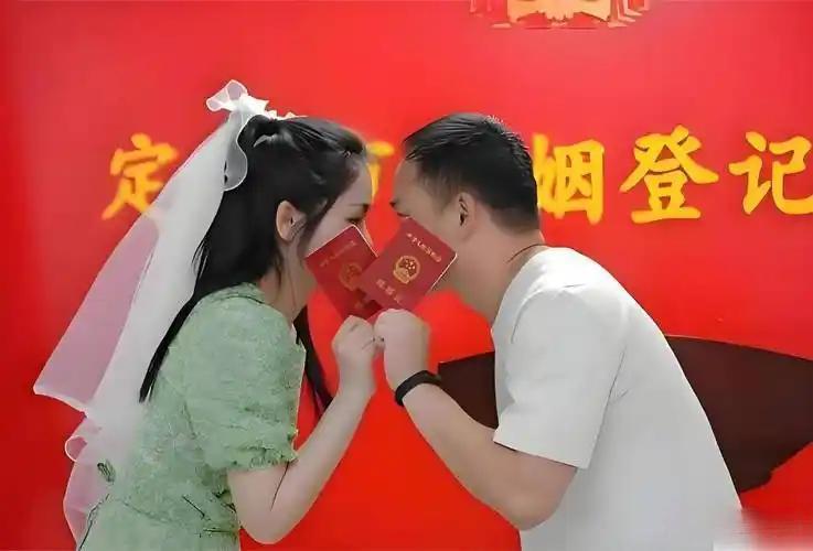 抖音00后“破解彩礼难题”：是男性自保，还是婚姻金融游戏？“彩礼要多少都行，