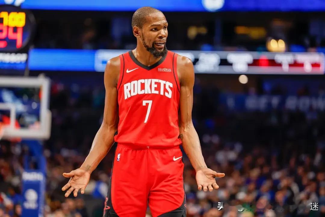 火箭这次加时输给鹈鹕，无疑是让火箭管理层认清楚了必须交易。就这水平，只要打战绩在