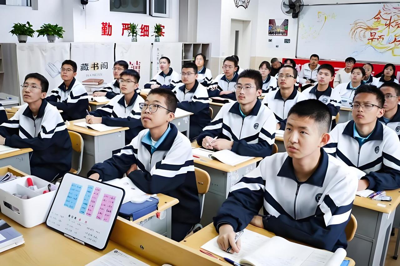 别瞎刷题了！学好高中数学，就靠这3个“笨办法”，普通人也能开窍很多高中生