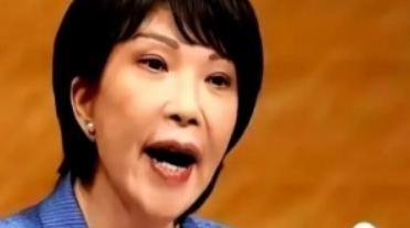 就在中日关系愈演愈烈的时候，一个诡异的现象发生了，现在不仅是美国在给咱们“递刀子