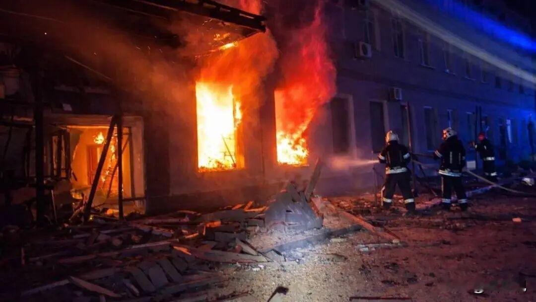 当地时间4月28日，乌克兰首都基辅突然拉响了全境最高级别防空警报，市内很快传出了