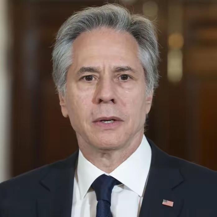 前国务卿布林肯显得非常无奈，他批评特朗普政府是要执意建立的一个“三极世界”，由美