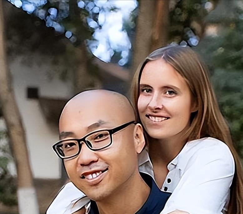 美国学霸嫁中国汉，爱情真伟大啥？美国学霸不要高富帅，偏偏