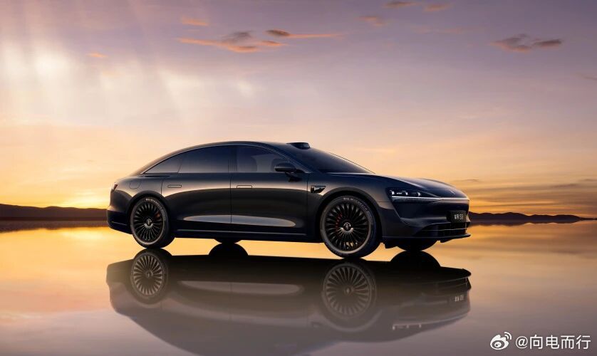 35台崭新的享界S9服务两会