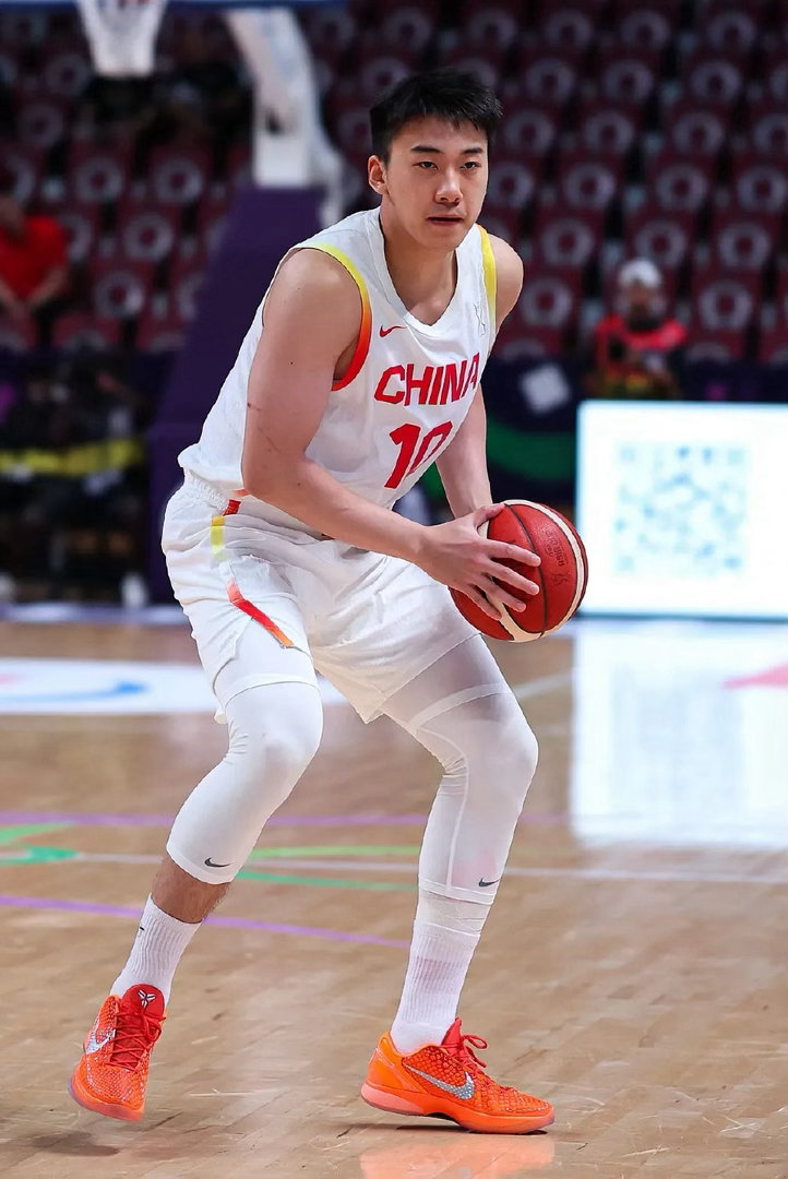 重磅消息！国手王俊杰签约香港金牛，一步充满争议的理性抉择北京时间9月7号，王俊杰