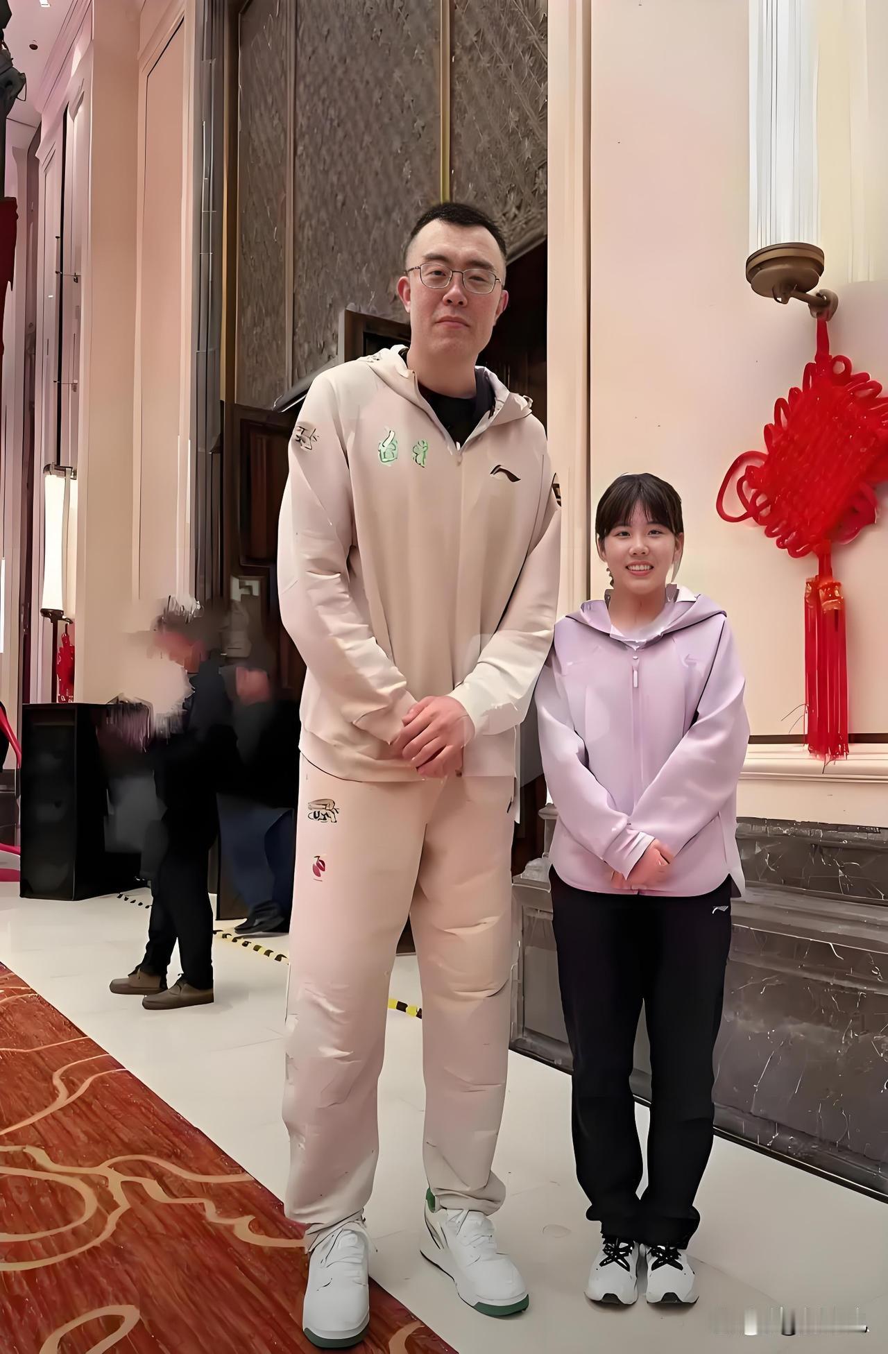 收集了一系列国乒的合照，哪位友友能说全照片中所有人的名字，那就应该是真正的体育迷