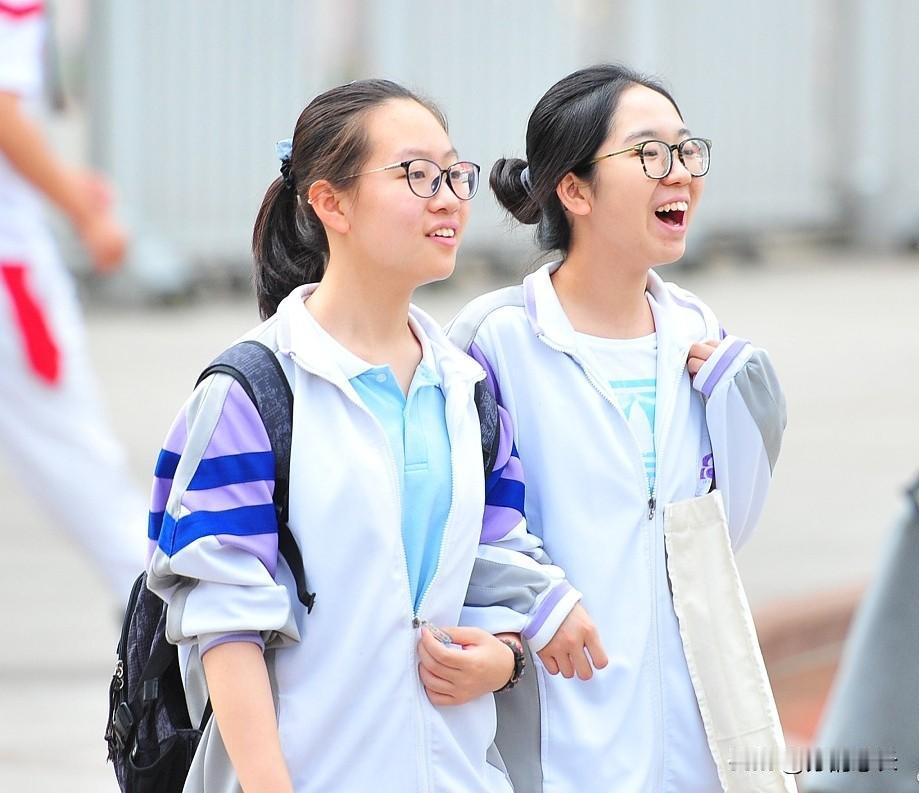 上了高中你才会发现：1、每一个学霸的后面，都藏着一个幸福和谐的家庭，父母懂孩子